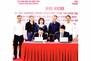 Lễ ký chương trình phối hợp đẩy mạnh công tác khuyến học, khuyến tài, xây dựng.