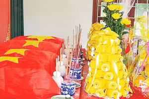 Hài cốt liệt sĩ được bảo quản, hương khói tại Đội 584, Phòng Chính trị, Bộ Chỉ huy quân sự tỉnh Quảng Trị.