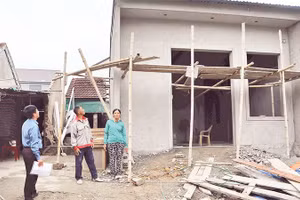 Ngôi nhà mới của gia đình chị Phạm Thị Ngọc (sinh năm 1977, thôn Mỹ Thượng, xã Hưng Nguyên, Nghệ An) sắp hoàn thành.
