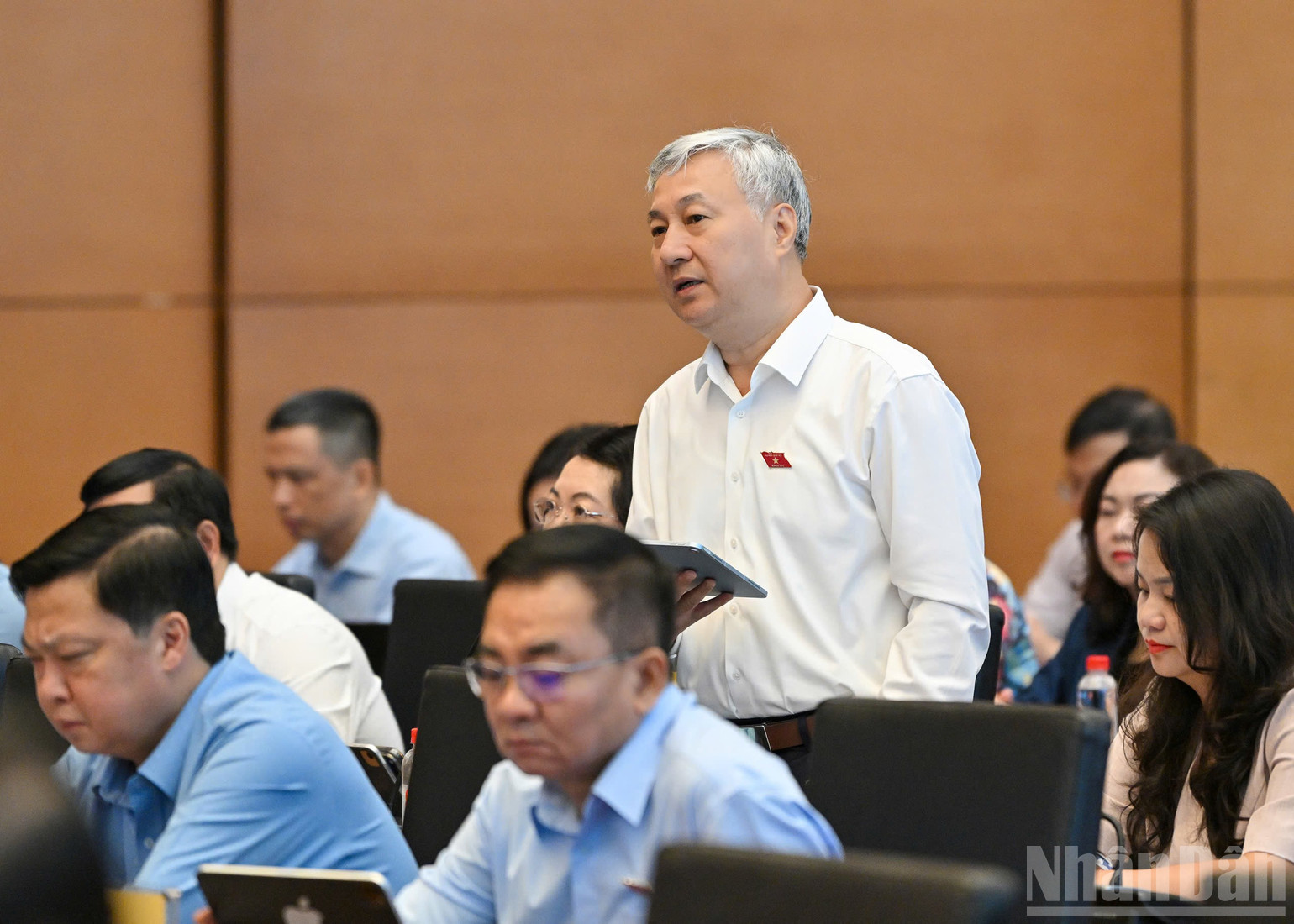 Đại biểu Trần Văn L&acirc;m - Đo&agrave;n đại biểu Quốc hội th&agrave;nh phố Bắc Ninh ph&aacute;t biểu. (Ảnh: THỦY NGUY&Ecirc;N)