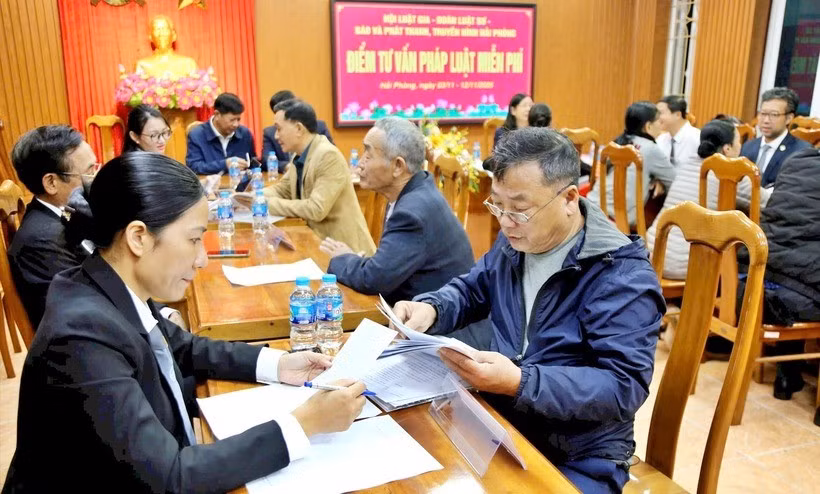nhung-doi-moi-de-dua-phap-luat-den-gan-dan-hon-tu-hoi-luat-gia-tphai-phong2-16050240.jpg