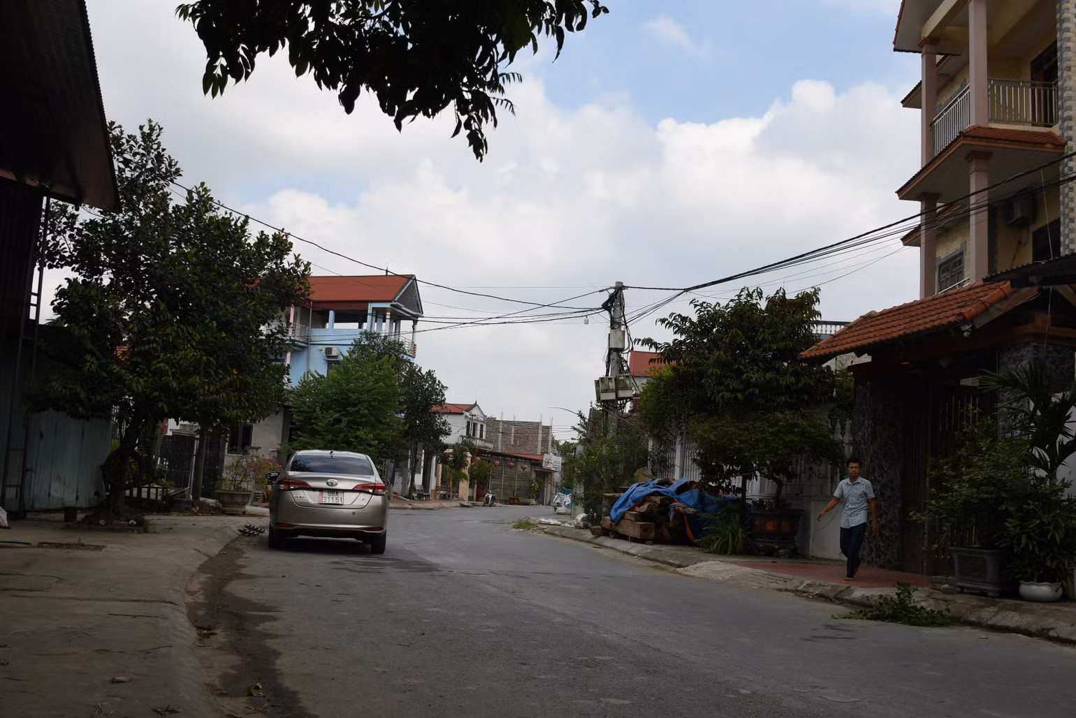duong-ve-xa-xuan-cam-huyen-hiep-hoa-duocmo-rong-nho-nguoi-dan-hien-dat.jpg