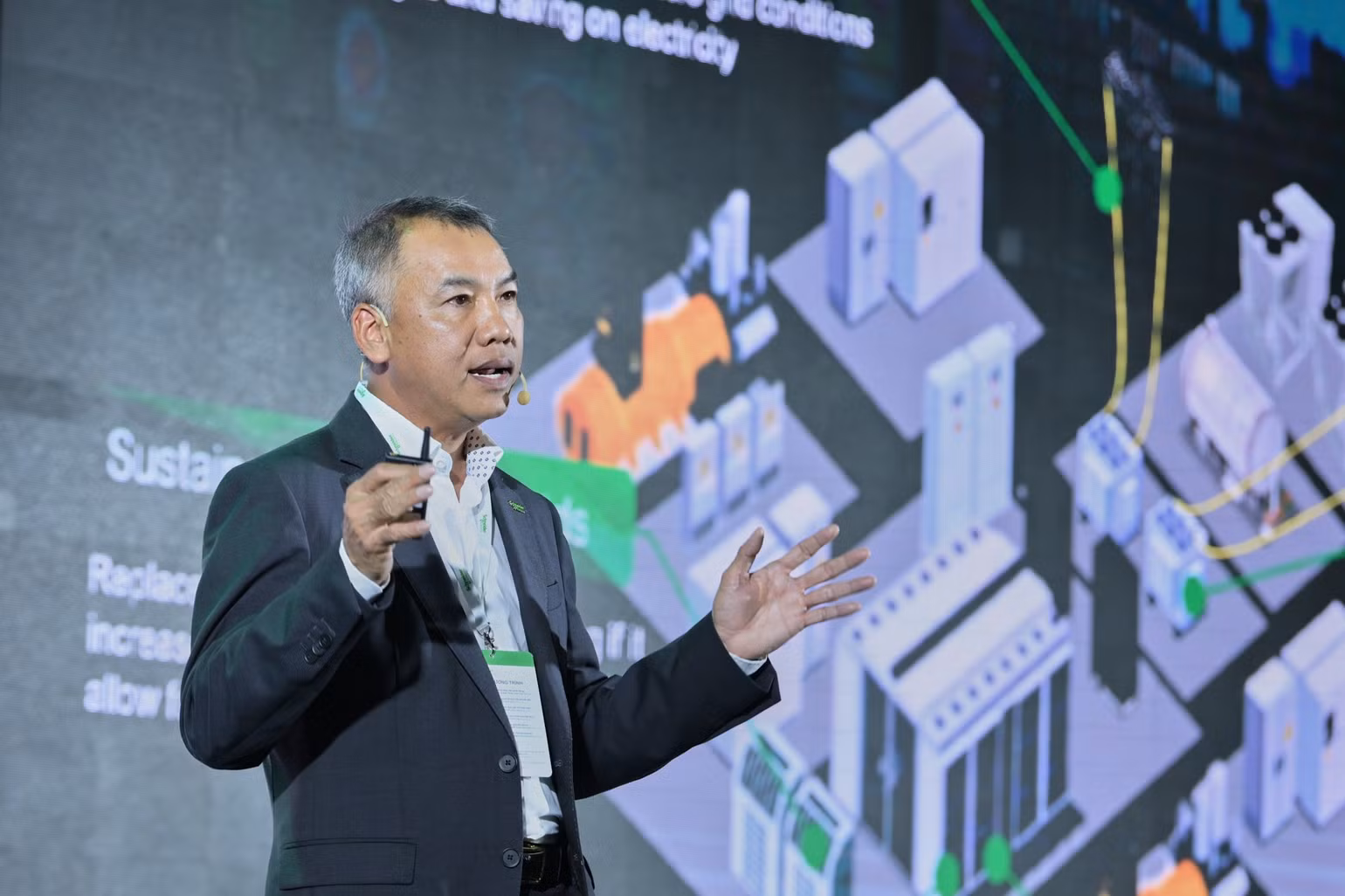 hinh-8-ong-dong-mai-lam-tong-giam-doc-schneider-electric-viet-nam-campuchia.jpg