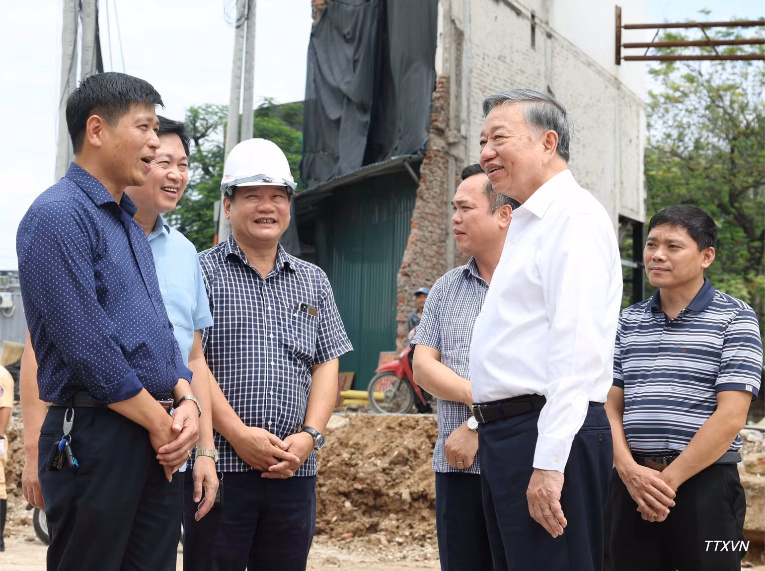 vna-potal-tong-bi-thu-chu-tich-nuoc-kiem-tra-thuc-dia-mot-so-du-an-trong-diem-tren-dia-ban-ha-noi-8992093-1-3930-4701.jpg