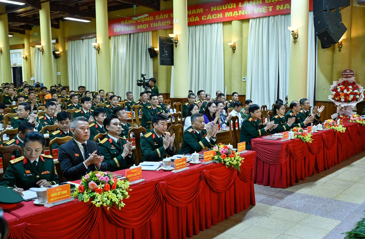cac-dai-bieu-du-dai-hoi-anh-duy-linh.jpg