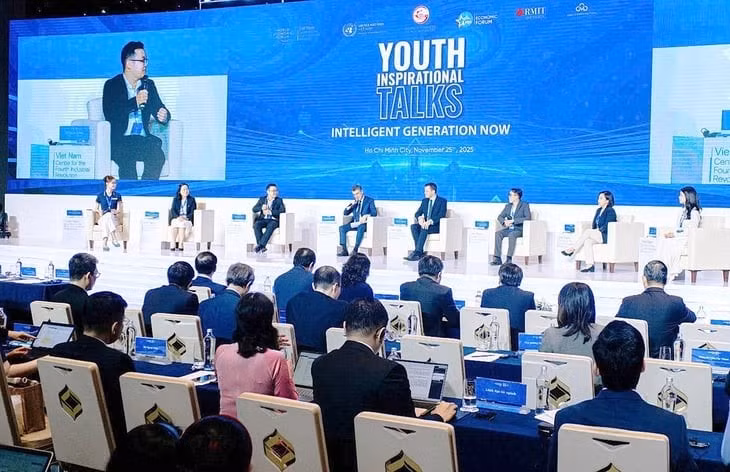Talk show "Thế hệ thông minh đương thời" nhấn mạnh vai trò của giới trẻ Thành phố Hồ Chí Minh và Việt Nam trong chủ đề “Chuyển đổi xanh trong kỷ nguyên số” .
