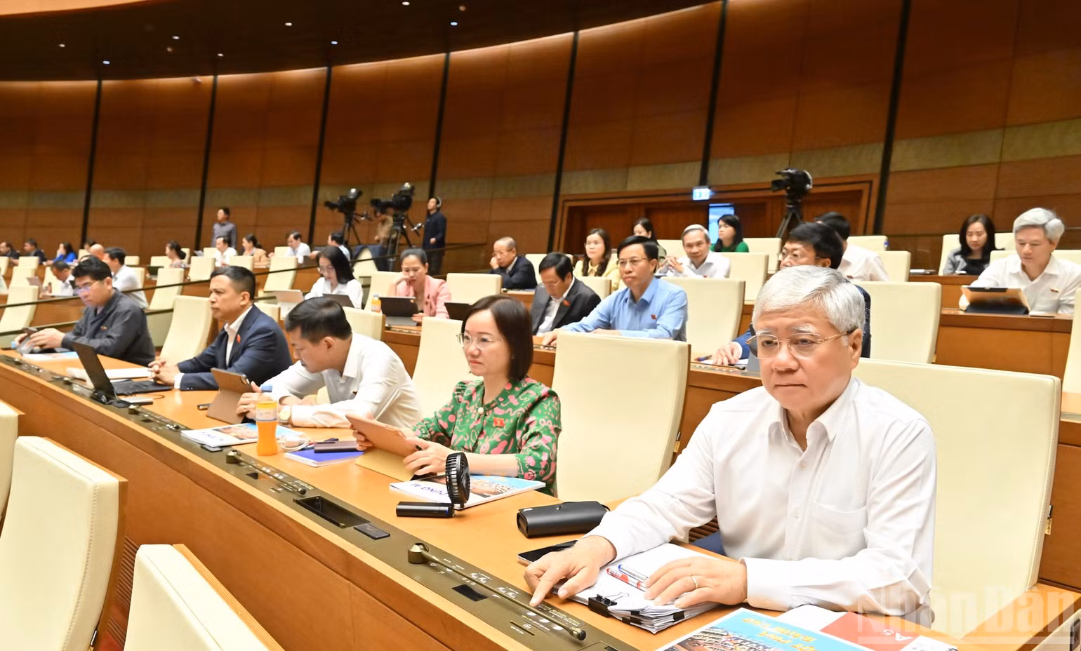 ndo_br_bieu-quyet-thong-qua-nghi-quyet-ve-ke-hoach-phat-trien-kinh-te-xa-hoi-nam-2026vqk-0607.jpg