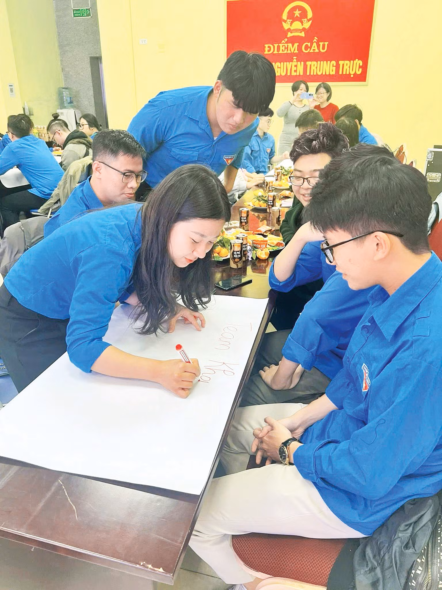 cau-lac-bo-thanh-nien-khong-ket-hon-muon-va-sinh-con-muon-thu-hut-nhieu-ban-tre-tham-gia.jpg