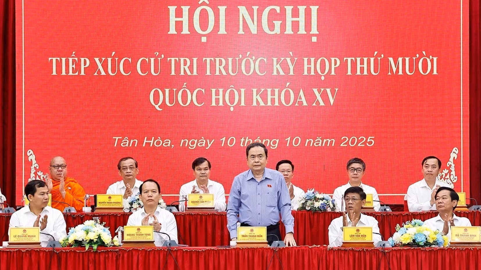 Chủ tịch Quốc hội Trần Thanh Mẫn tiếp xúc cử tri tại xã Tân Hòa, thành phố Cần Thơ. (Ảnh: TTXVN)