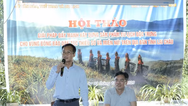 Đại diện lãnh đạo báo Pháp Luật Việt Nam và Sở Văn hóa, Thể thao và Du lịch Lai Châu chủ trì hội thảo. (Ảnh: BẢO TRUNG)