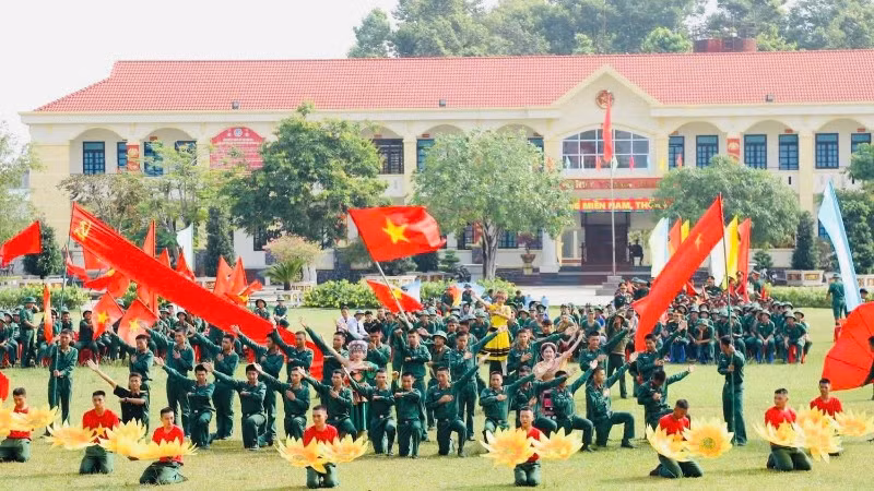 Tiết mục văn nghệ xuất sắc của chiến sĩ mới thể hiện.