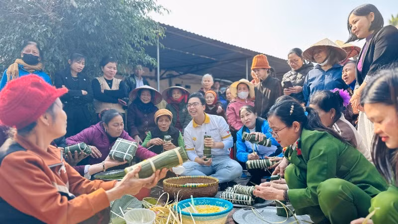 Niềm vui trong "Chợ Tết 0 đồng - chia sẻ yêu thương".