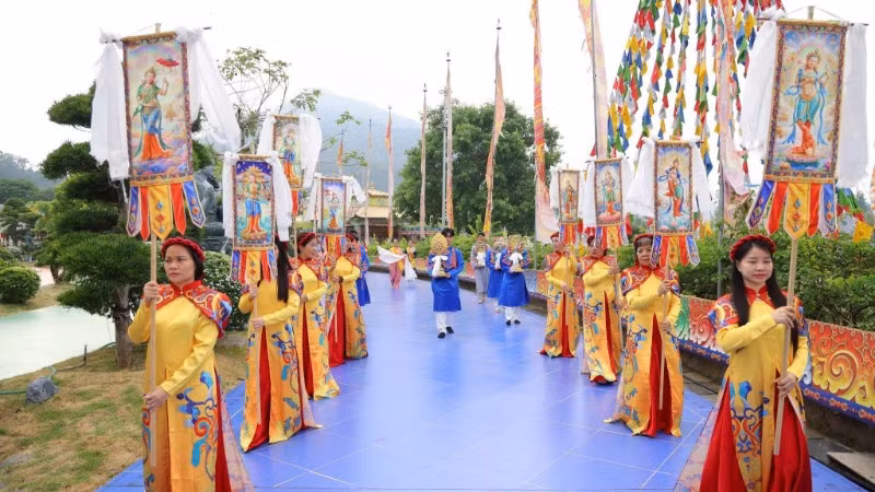 nghi-thuc-cung-ruoc-pham-vat-mung-phat-dan-theo-phat-giao-kim-cuong-thua-5611.jpg