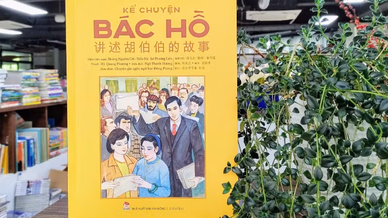 Ấn bản song ngữ Việt-Trung "Kể chuyện Bác Hồ".