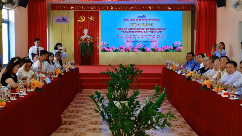 Quang cảnh buổi tọa đàm của ngành đường sắt diễn ra tại thành phố Huế.