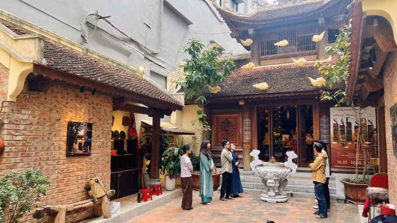 Giới thiệu trải nghiệm nghề sơn mài tại Đình Hà Vĩ, Hà Nội.
