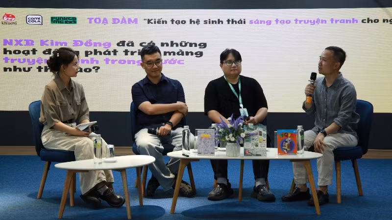 Các diễn giả trao đổi tại sự kiện.