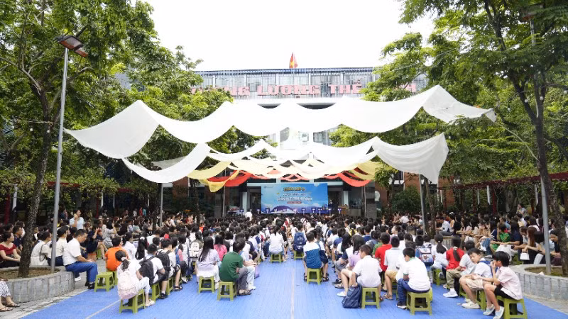 Tọa đàm được tổ chức quy mô, thu hút hơn 450 phụ huynh và đội ngũ chuyên gia giáo dục trong nước và quốc tế.
