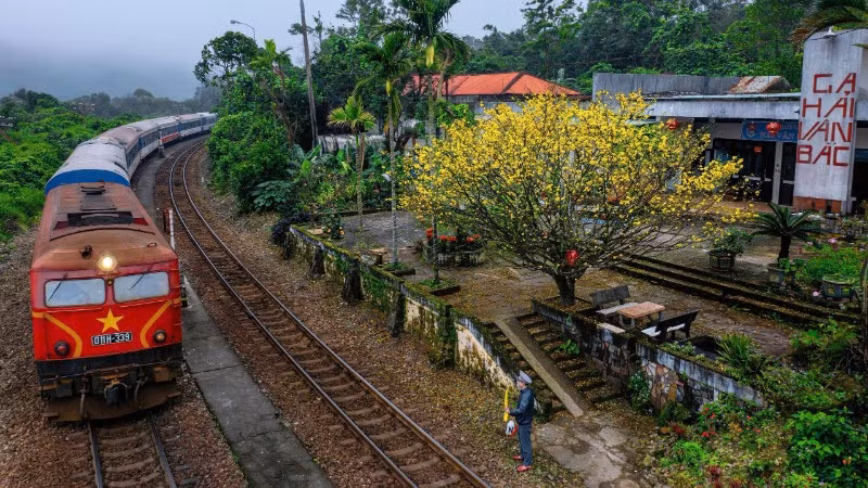 Khung cảnh ga Hải Vân Bắc được chụp bởi anh Trần Ngọc Tiến, một công nhân lái máy Đội máy đẩy đèo Hải Vân.