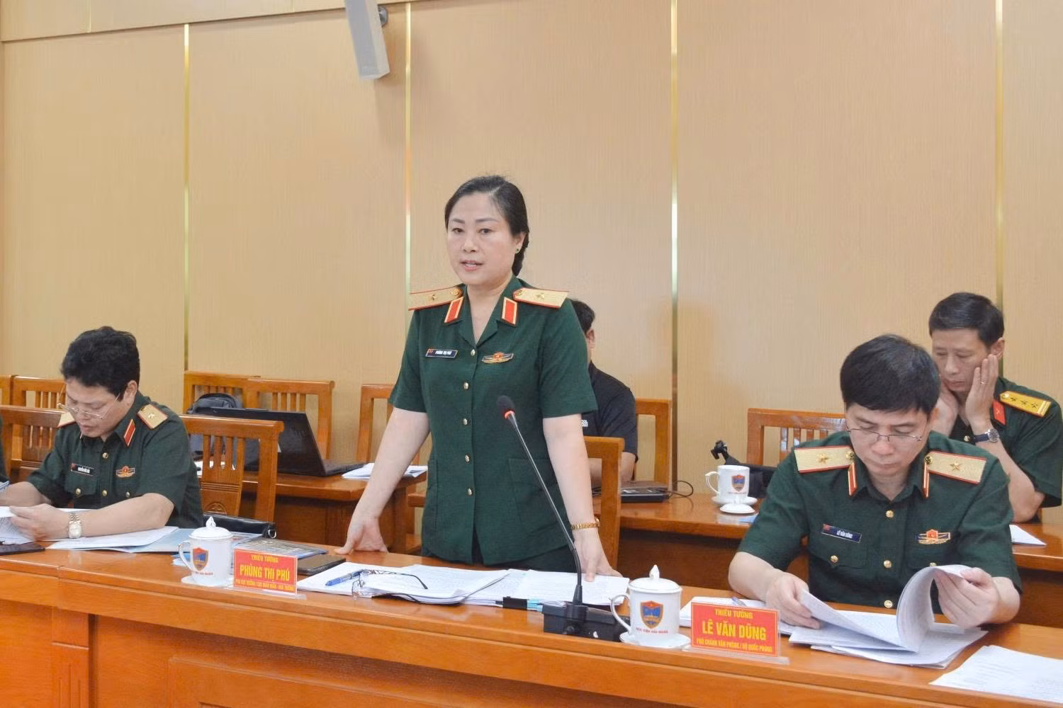 04-thieu-tuong-phung-thi-phu-pho-cuc-truong-cuc-quan-huan-nha-truong-bo-tong-tham-muu-bao-cao-k.jpg