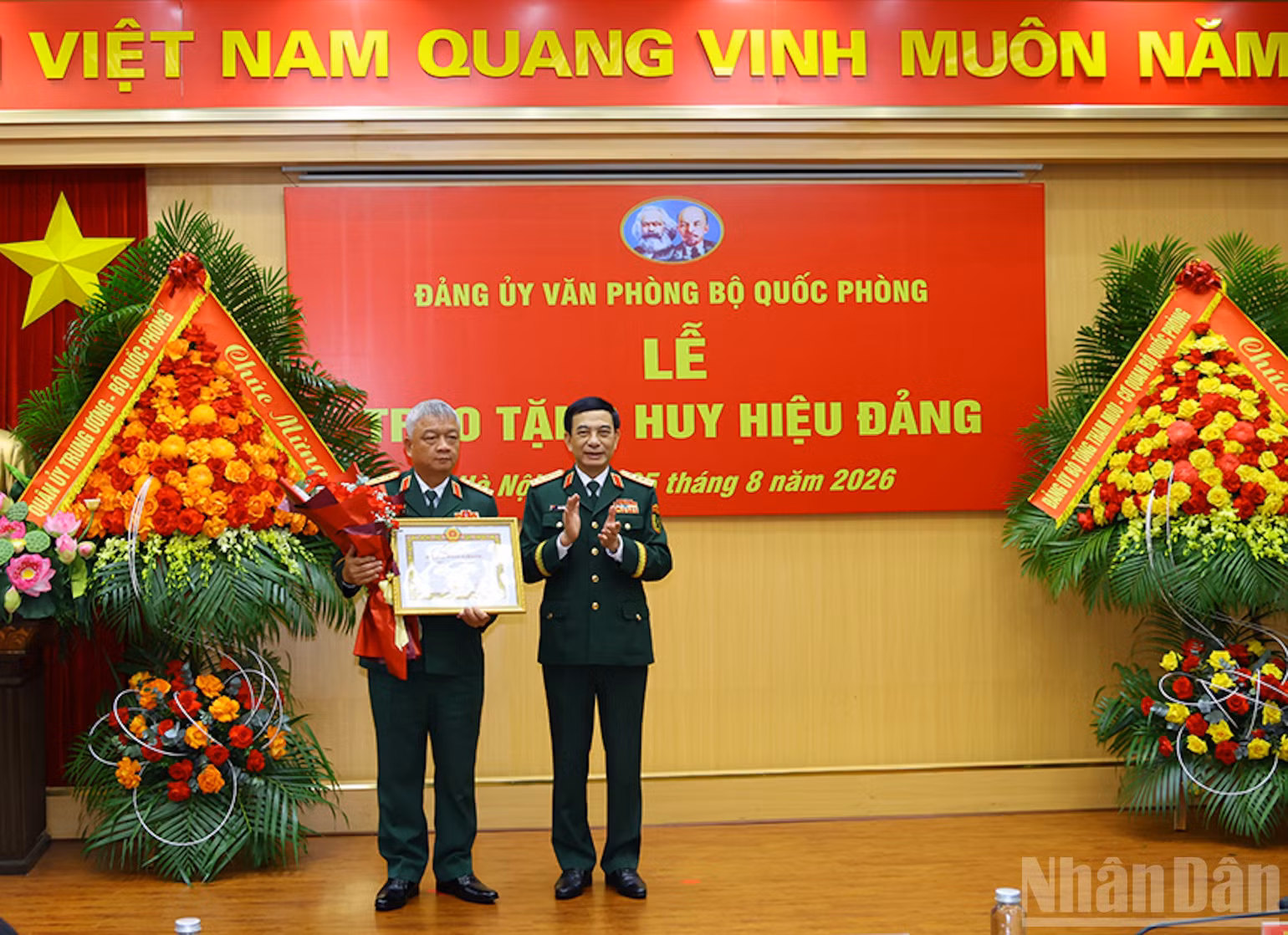 ndo_br_trao-hh-dang-10.jpg