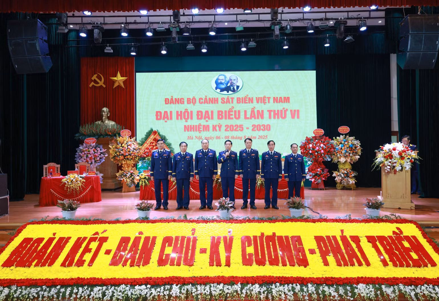 doan-dai-bieu-du-dai-hoi-dai-bieu-dang-bo-quan-doi-lan-thu-xii.jpg