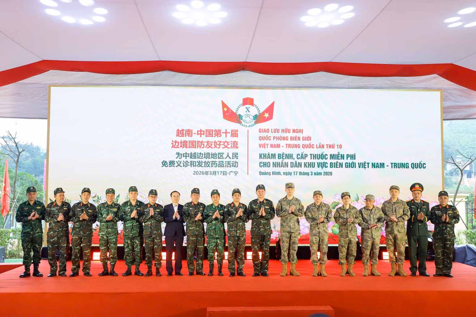 kham-chua-benh-cho-nguoi-dan-10.jpg