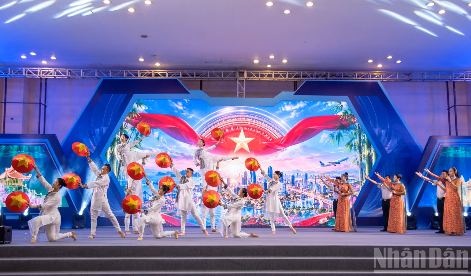 ndo_br_tiet-muc-van-nghe-do-doan-van-cong-quan-khu-9-bieu-dien.jpg