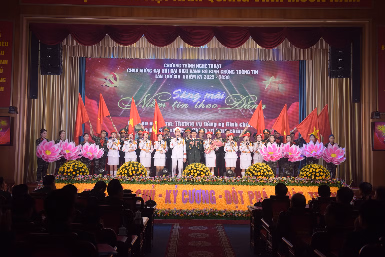 binh-chung-thong-tin-202584186-4.jpg