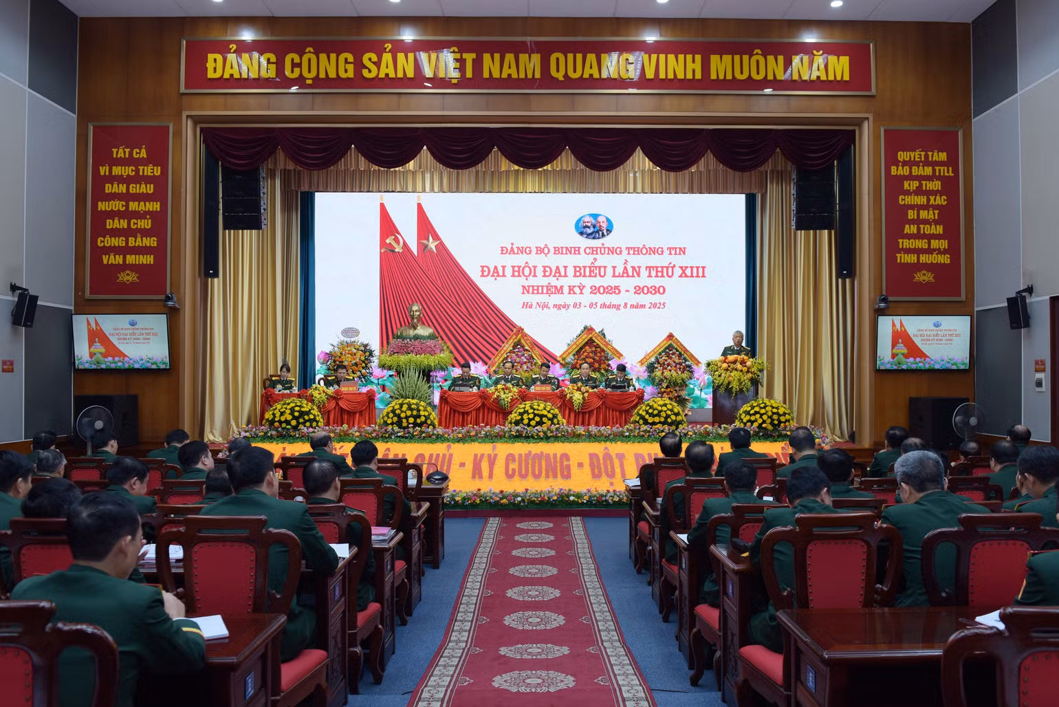 binh-chung-thong-tin-2025841758.jpg