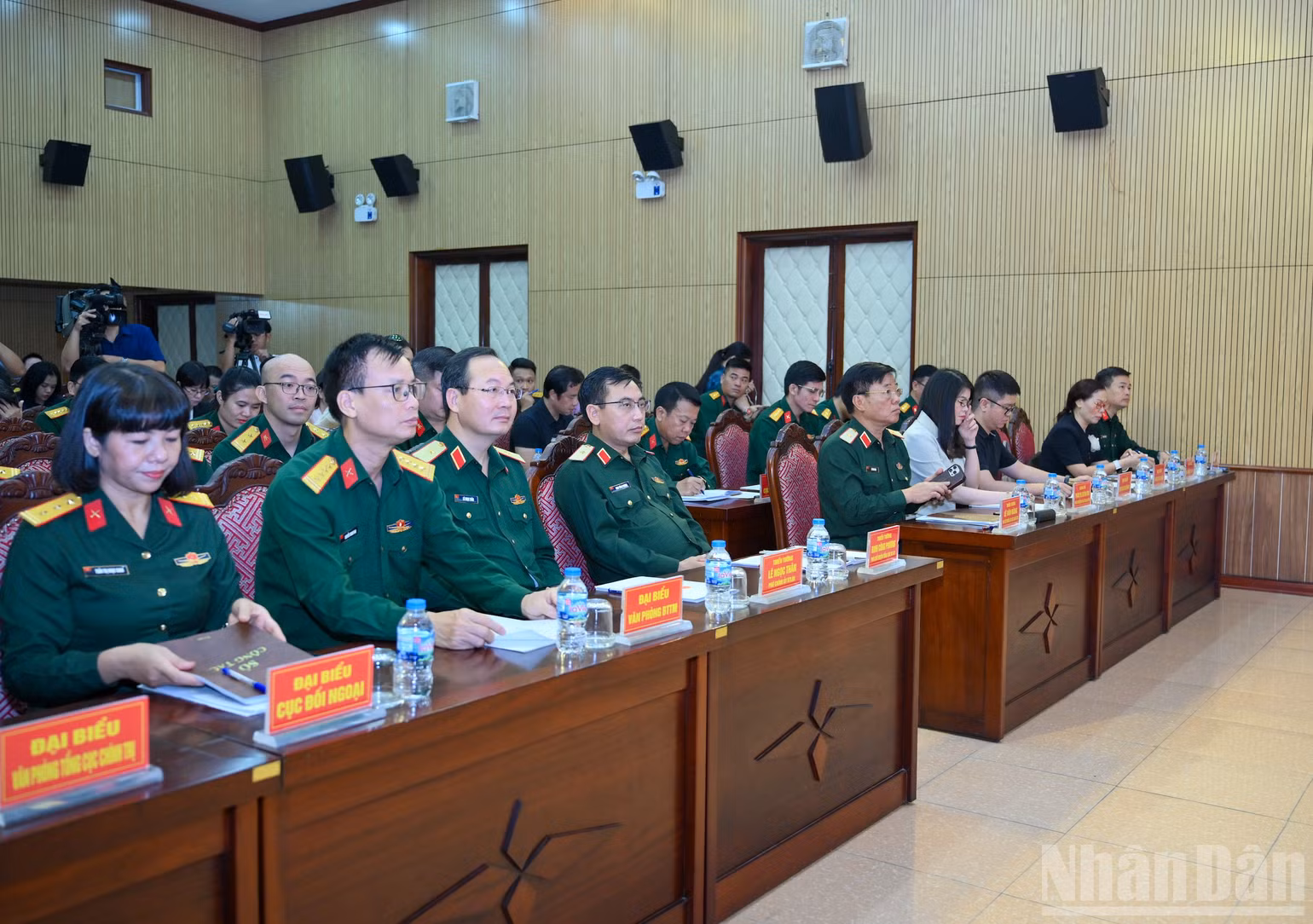 ndo_br_hop-bao-trien-lam-qp-5.jpg