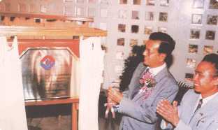 Giai đoạn “Ngân hàng Đầu tư và Phát triển Việt Nam” gắn với quá trình chuyển đổi của BIDV từ một ngân hàng chuyên doanh sang hoạt động theo cơ chế của một ngân hàng thương mại, tuân thủ các nguyên tắc thị trường và định hướng mở cửa của nền kinh tế. ...