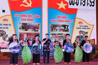 Một tiết mục trong Hội thi Dân vận khéo với chủ đề “Tuyên truyền xóa bỏ các hủ tục, phong tục, tập quán lạc hậu xây dựng nếp sống văn minh trong nhân dân các dân tộc tỉnh Lai Châu”.