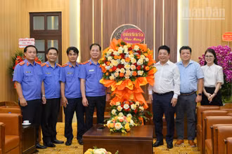 Đoàn lãnh đạo, cán bộ Viện Kiểm sát nhân dân tối cao thăm, chúc mừng Báo Nhân Dân.