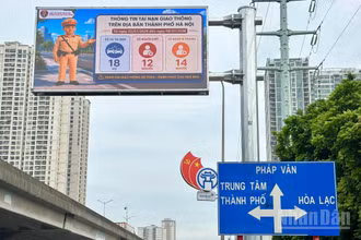 [Ảnh] Hà Nội đưa vào vận hành 36 màn hình LED cảnh báo giao thông theo thời gian thực