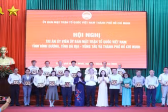 Ủy ban Mặt trận Tổ quốc Việt Nam Thành phố Hồ Chí Minh tri ân các cán bộ mặt trận.