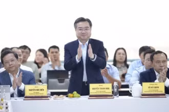 Đồng chí Nguyễn Thanh Nghị, Phó Bí thư Thường trực Thành ủy Thành phố Hồ Chí Minh dự tọa đàm.