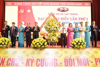 Lãnh đạo Tỉnh ủy Phú Thọ chúc mừng Đại hội Đảng bộ xã Lập Thạch.