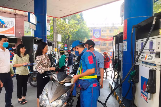 Giảm thuế nhập khẩu một số mặt hàng xăng dầu về 0%.
