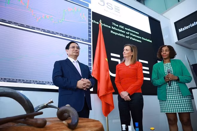 Thủ tướng Phạm Minh Chính phát biểu tại buổi khai trương phiên giao dịch Thị trường Chứng khoán Johannesburg. (Ảnh: VGP/Nhật Bắc)