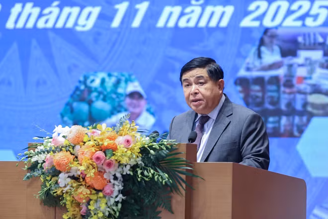 Phó Thủ tướng Nguyễn Chí Dũng phát biểu ý kiến tại Diễn đàn Kinh tế hợp tác, hợp tác xã năm 2025. (Ảnh: VGP/Nhật Bắc)