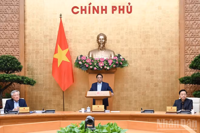Thủ tướng Chính phủ Phạm Minh Chính chủ trì Phiên họp Chính phủ chuyên đề về các Nghị định hướng dẫn Nghị quyết số 222/2025/QH15 của Quốc hội về thành lập của Trung tâm tài chính quốc tế tại Việt Nam. (Ảnh: Trần Hải)