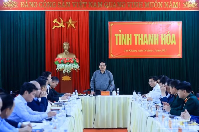 Thủ tướng Chính phủ Phạm Minh Chính chủ trì buổi làm việc với Thường trực Tỉnh ủy Thanh Hóa. (Ảnh: Trần Hải) 