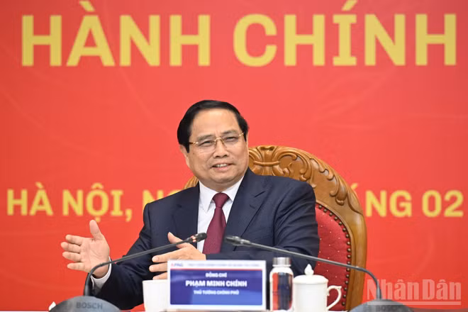 Thủ tướng Chính phủ Phạm Minh Chính cho ý kiến chỉ đạo về phương hướng phát triển của Học viện Hành chính và Quản trị công. (Ảnh: Trần Hải)