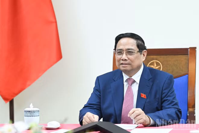 Thủ tướng Chính phủ Phạm Minh Chính đã điện đàm với Tổng Giám đốc Tập đoàn Nhà nước về Năng lượng nguyên tử Liên bang Nga (Rosatom) Alexey Likhachev. (Ảnh: TRẦN HẢI)