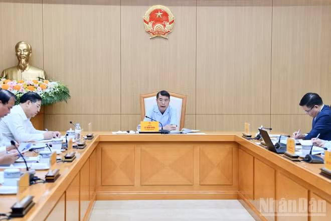 Thủ tướng Chính phủ Lê Minh Hưng chủ trì cuộc họp về bảo đảm cung ứng điện. (Ảnh: THANH GIANG)