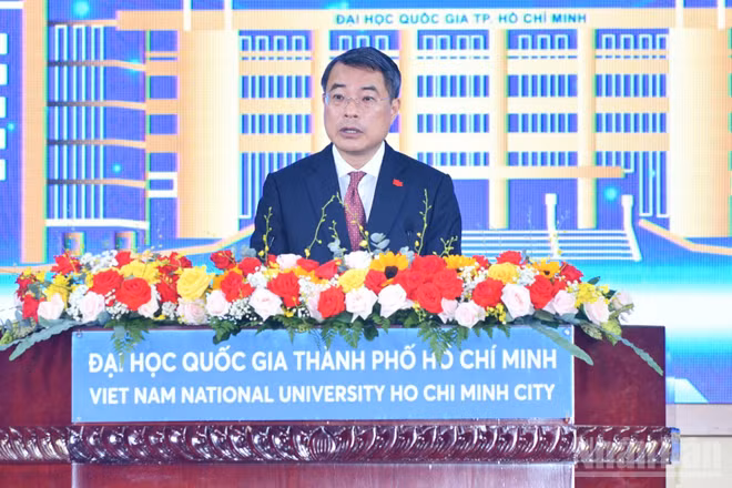 Thủ tướng Chính phủ Lê Minh Hưng phát biểu ý kiến tại Lễ khai khóa năm 2026 của Đại học Quốc gia Thành phố Hồ Chí Minh. (Ảnh: THANH GIANG)