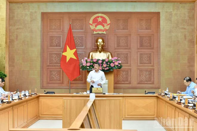 Thủ tướng Chính phủ Lê Minh Hưng chủ trì cuộc làm việc với Ngân hàng Nhà nước Việt Nam. (Ảnh: THANH GIANG)