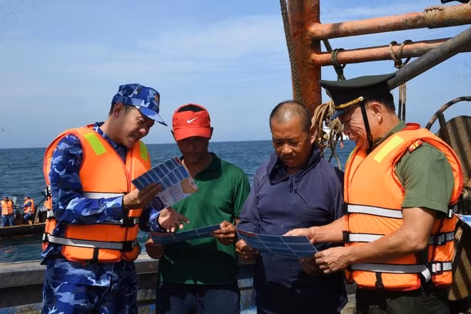 Thủ tướng Chính phủ yêu cầu khắc phục triệt để các tồn tại trong chống khai thác IUU. (Ảnh: VGP)