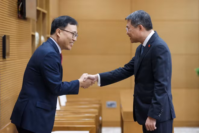 Thủ tướng Chính phủ Lê Minh Hưng và Đại sứ Hàn Quốc tại Việt Nam Choi Young Sam. (Ảnh: VGP/Nhật Bắc)
